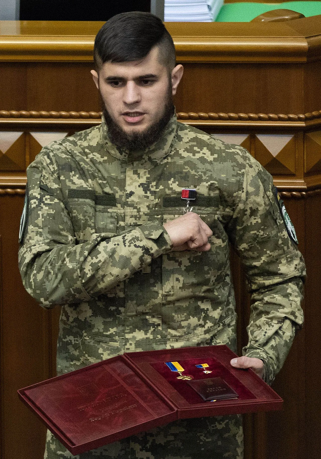 Дмитро Коцюбайло у Верховній Раді отримує орден «Золота Зірка», 1 грудня 2021
