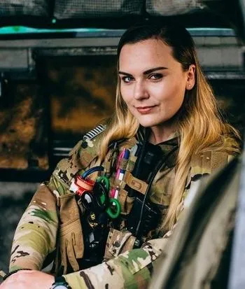 Фотопортрет Ірини Цибух у військовій формі