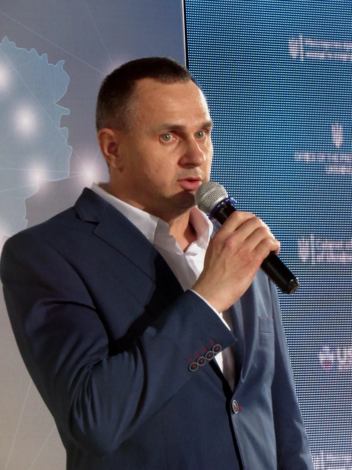 Олег Сенцов виступає на Форумі єдності в Маріуполі, жовтень 2019 року