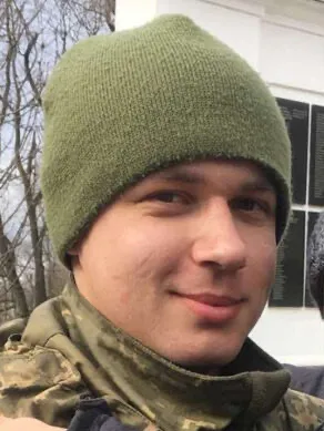 Віталій Скакун у військовій формі й зеленій шапці